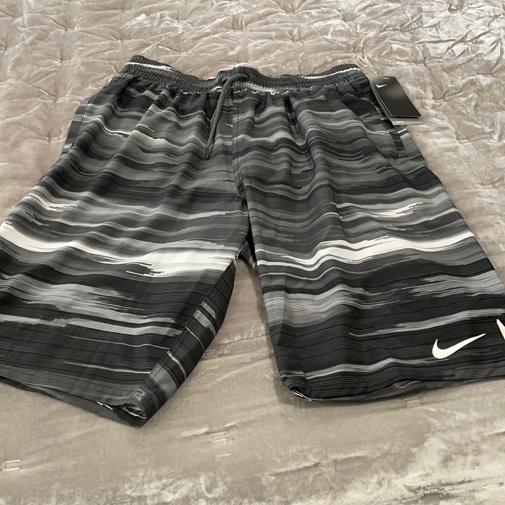 Men’s swim shorts